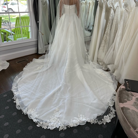 NWT Pronovias Geiranger wedding dress - Picture 9 of 12